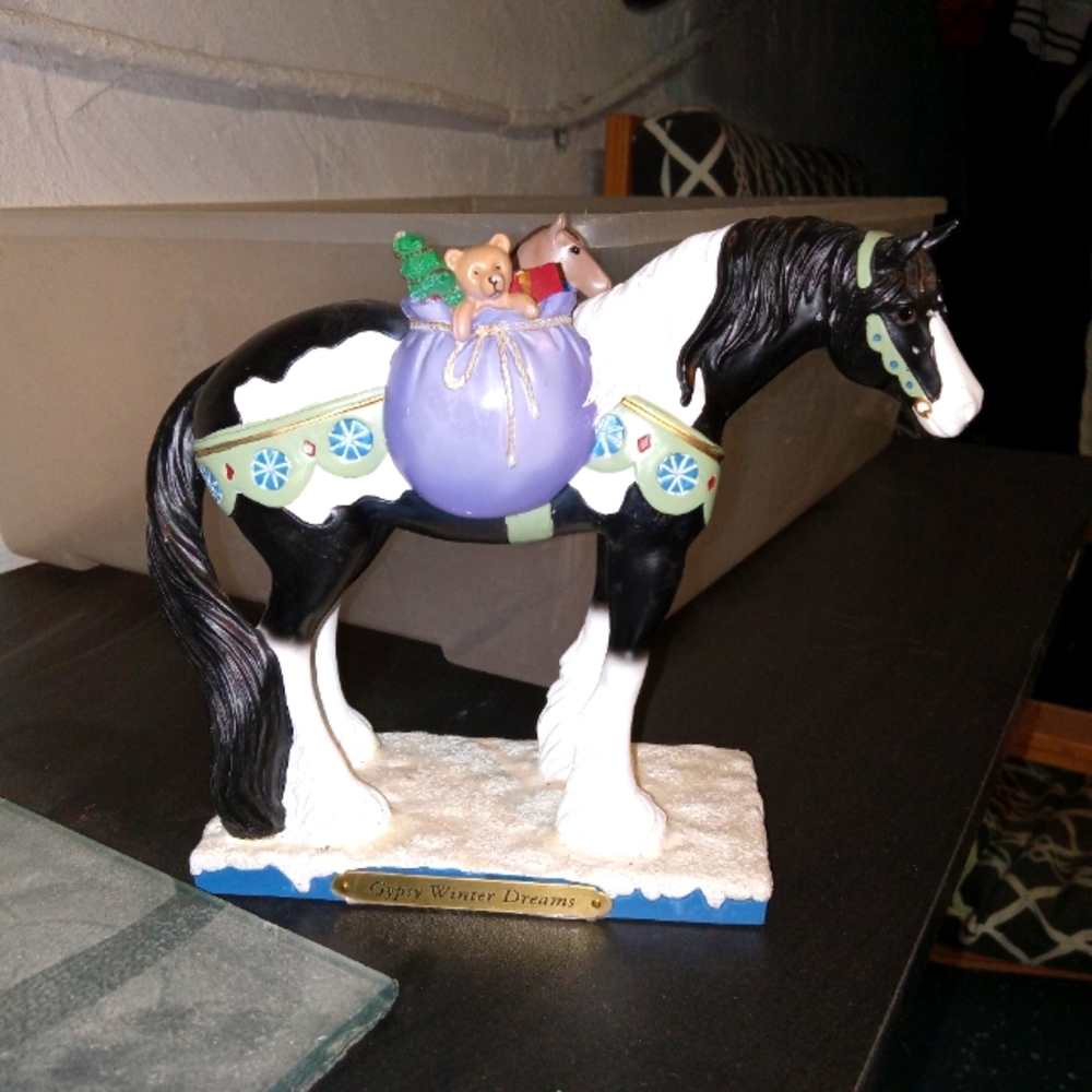Collectible statue